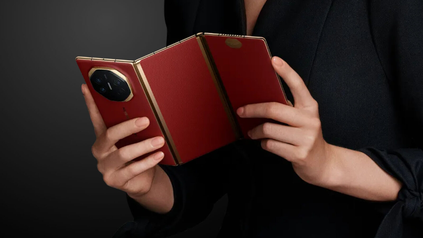 Huawei Mate XT: 24 Ore con il Primo Smartphone Trifold al Mondo