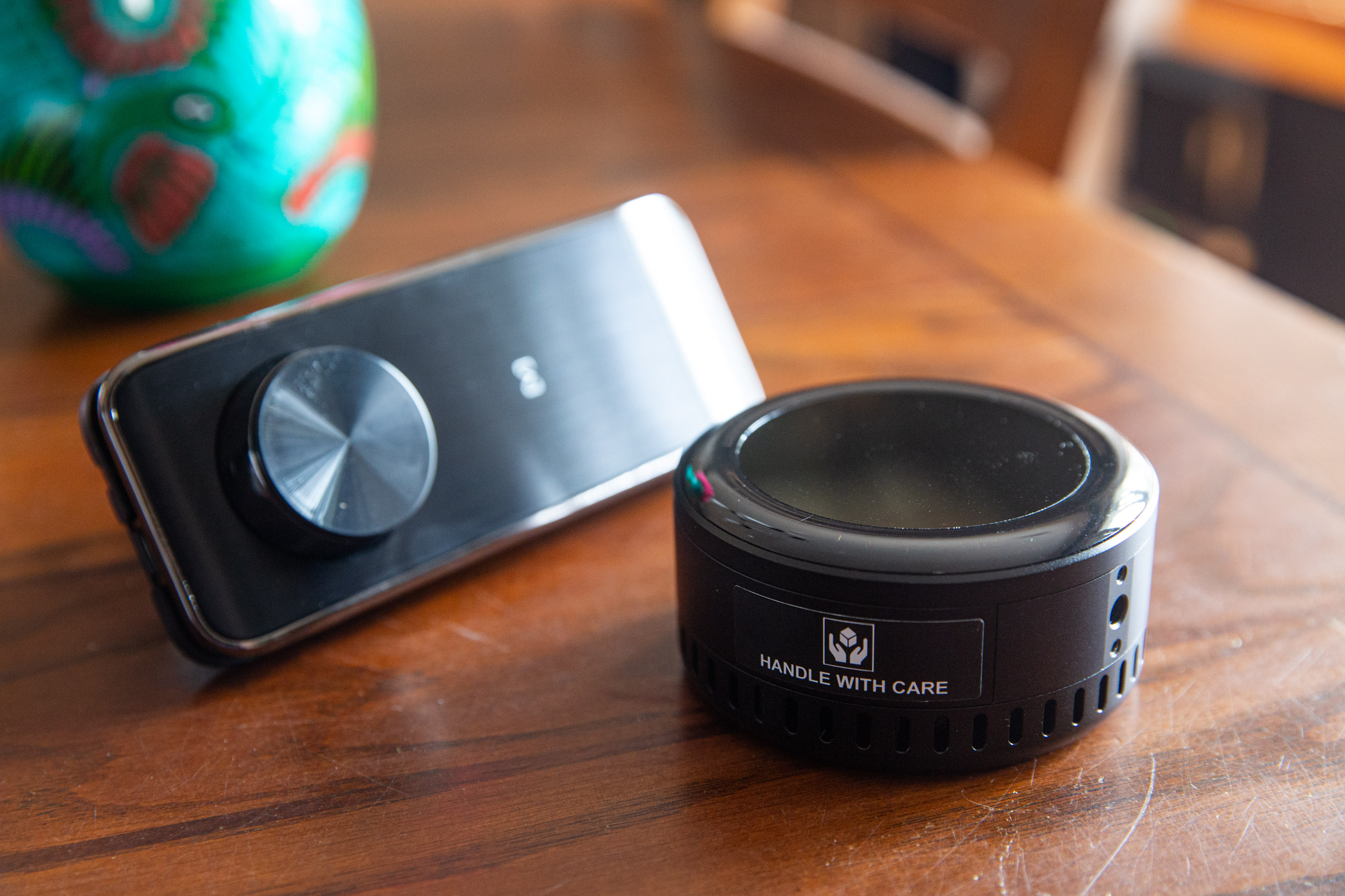 Addio Batterie Scariche: La Rivoluzione Wireless di Wi-Charge per la Smart Home